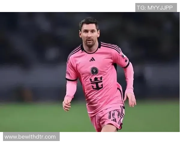 足球明星的另一半是谁演员身份揭秘引发关注